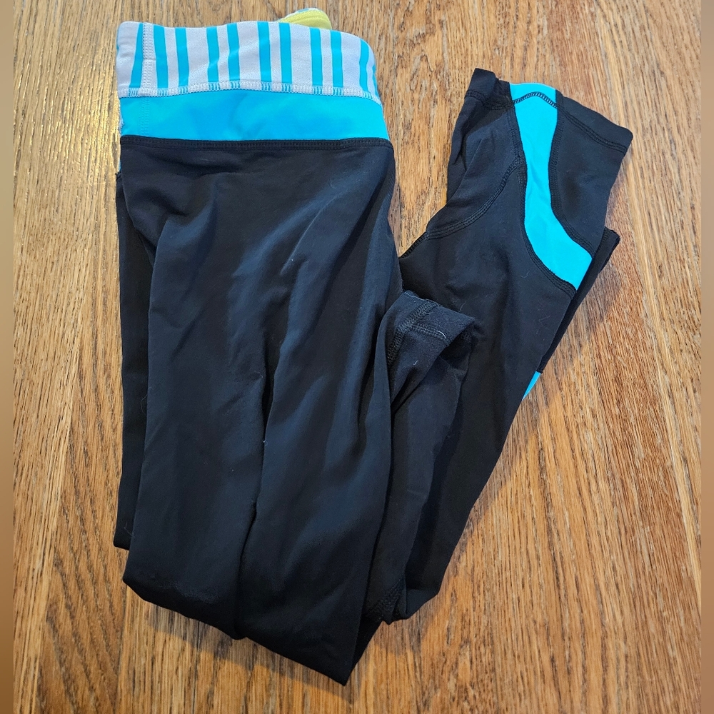 Lululemon Black and Blue Crop Athletic Leggings